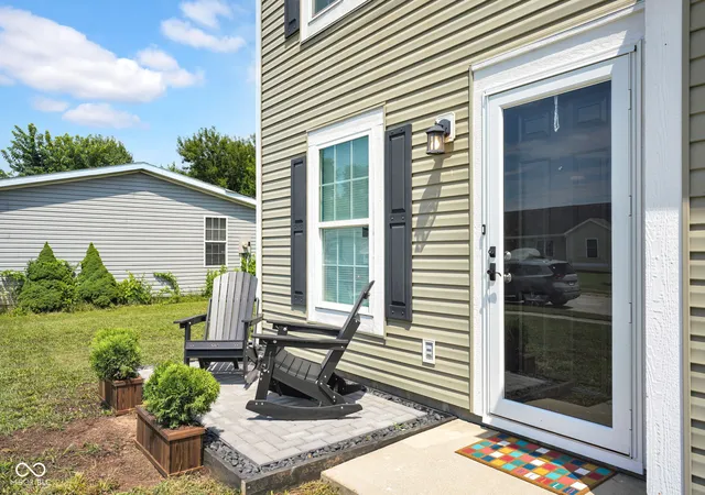 Photo 2 of Single family home for sale at 3344 Spring Valley Dr, Columbus, IN 47203 | MLS# 22112948 | Listing updated on 2026-08-12