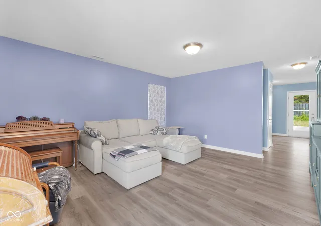 Photo 3 of Single family home for sale at 3344 Spring Valley Dr, Columbus, IN 47203 | MLS# 22112948 | Listing updated on 2026-08-12