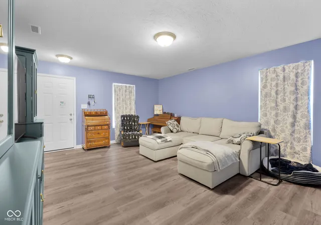 Photo 3 of Single family home for sale at 3344 Spring Valley Dr, Columbus, IN 47203 | MLS# 22112948 | Listing updated on 2026-08-12