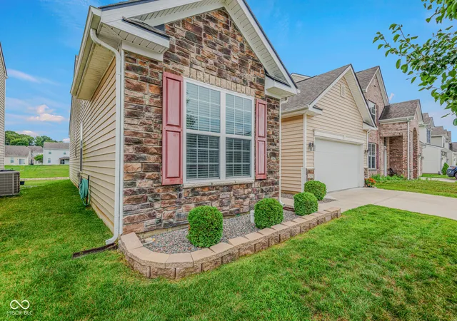 2nd image of 2417 Creekland Dr, Columbus, IN 47201 | MLS# 22112951
