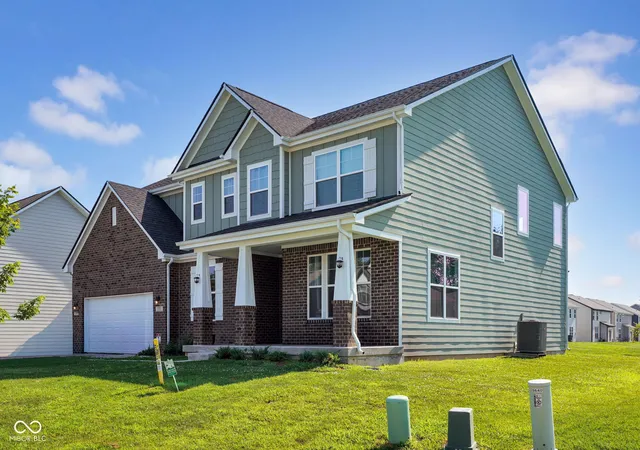 1st image of 2731 Victory Dr, Columbus, IN 47203 | MLS# 22112967