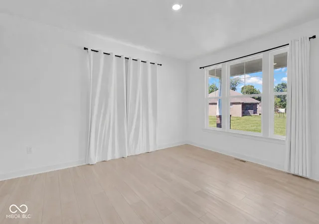 3rd image of 2731 Victory Dr, Columbus, IN 47203 | MLS# 22112967