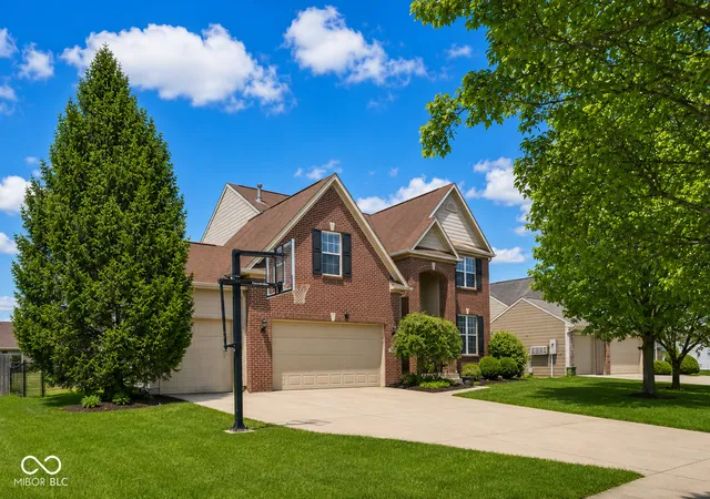 2nd image of 511 Georgetown Rd, Greenwood, IN 46142 | MLS# 22112971