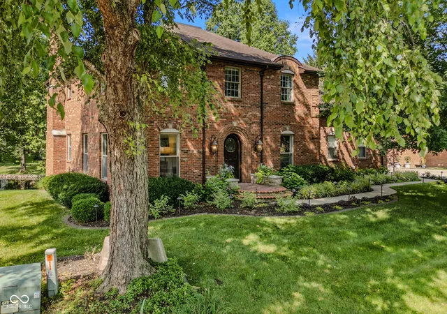 Photo 1 of Single family home for sale at 4695 Stonebridge Ct, Columbus, IN 47201 | MLS# 22112973 | Listing updated on 2026-09-21