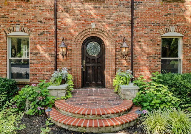 Photo 4 of Single family home for sale at 4695 Stonebridge Ct, Columbus, IN 47201 | MLS# 22112973 | Listing updated on 2026-09-21