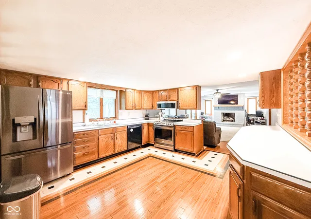 3rd image of 409 Hawthorn Dr, Crawfordsville, IN 47933 | MLS# 22112991