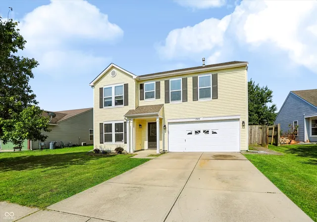 2nd image of 1343 Jasmine Dr, Greenfield, IN 46140 | MLS# 22112998