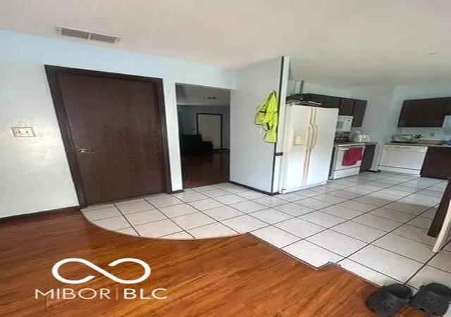 Photo 4 of Single family home for sale at 912 Brevard Dr, Indianapolis, IN 46217 | MLS# 22113017 | Listing updated on 2026-07-09