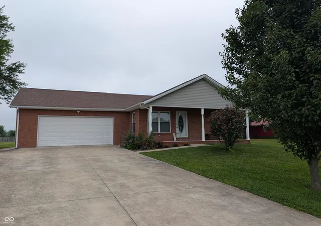 Homes for sale in North Vernon, IN | 1590 W Locust St, North Vernon, IN 47265 | MLS# 22113023