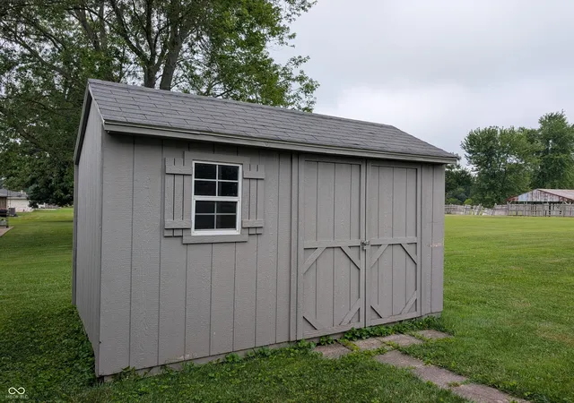Homes for sale in North Vernon, IN | 1590 W Locust St, North Vernon, IN 47265 | MLS# 22113023