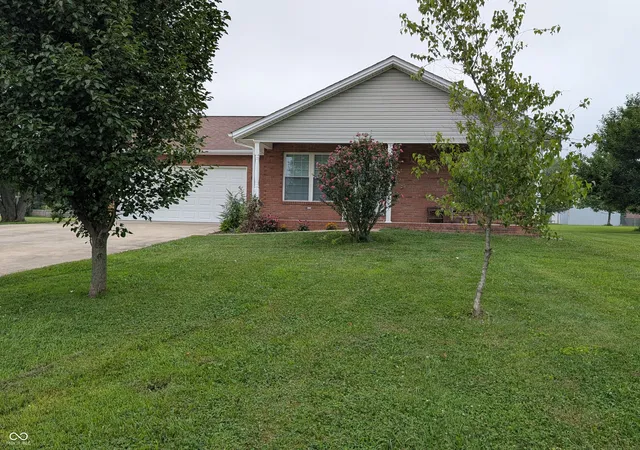 Homes for sale in North Vernon, IN | 1590 W Locust St, North Vernon, IN 47265 | MLS# 22113023