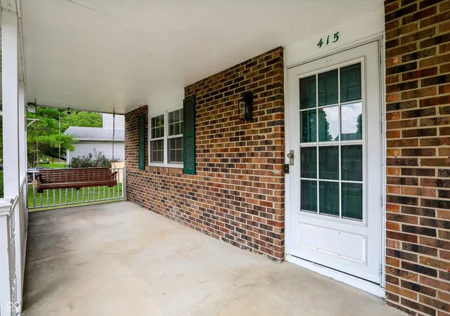 Photo 3 of Single family home for sale at 415 Meadowview Ln, Greenwood, IN 46142 | MLS# 22113025 | Listing updated on 2026-08-06