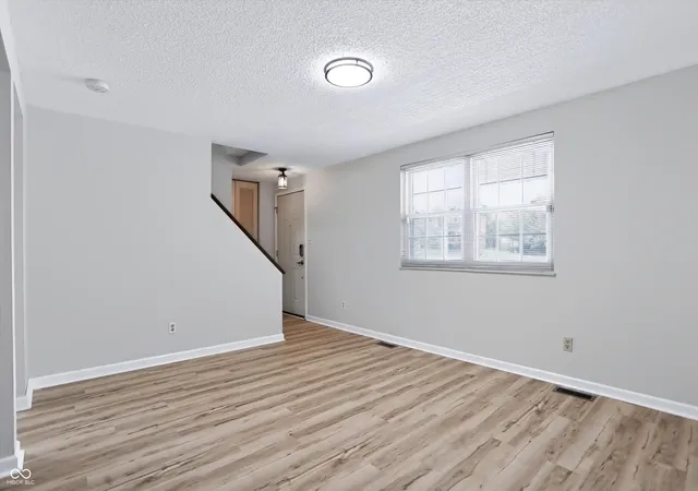 Photo 4 of Single family home for sale at 415 Meadowview Ln, Greenwood, IN 46142 | MLS# 22113025 | Listing updated on 2026-08-06