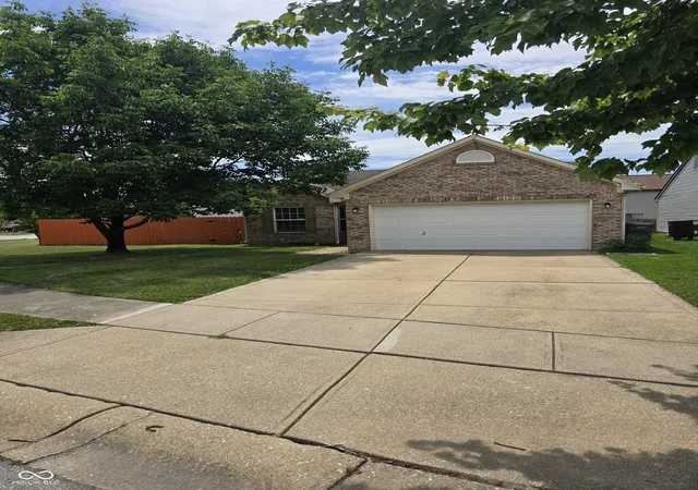 Photo 1 of Single family home for sale at 5360 Lakeside Manor Dr, Indianapolis, IN 46254 | MLS# 22113028 | Listing updated on 2026-09-14
