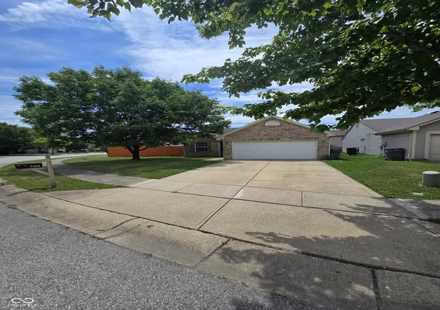 Photo 2 of Single family home for sale at 5360 Lakeside Manor Dr, Indianapolis, IN 46254 | MLS# 22113028 | Listing updated on 2026-09-14