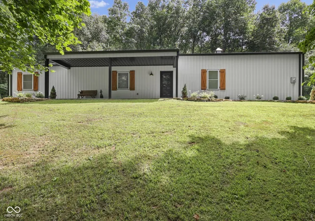 Homes for sale in Bloomfield, IN | 5540 E Washboard Rd, Bloomfield, IN 47424 | MLS# 22113032