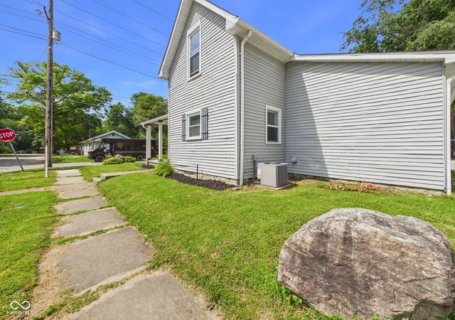 3rd image of 1124 E 10Th St, Anderson, IN 46012 | MLS# 22113035