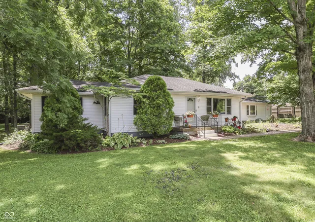3rd image of 5621 W Smokey Row Rd W, Greenwood, IN 46143 | MLS# 22113062