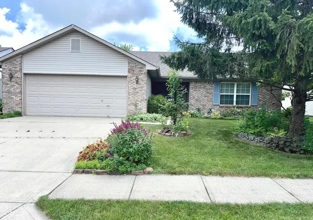 Photo 1 of Sale Pending at 437 E Pine Ridge Dr, Westfield, IN 46074 | MLS# 22113077 | Listing updated on 2026-09-14
