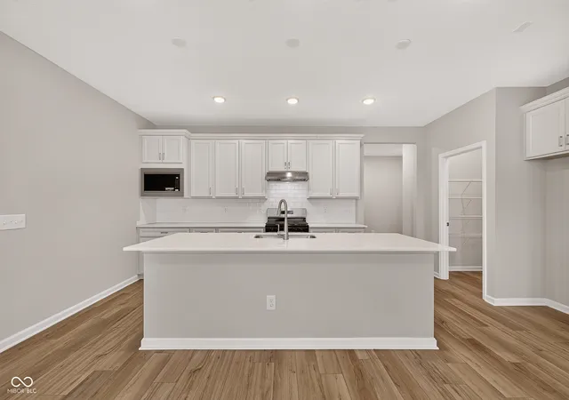 Photo 3 of Sale Pending at 746 Daisy St, Greenwood, IN 46143 | MLS# 22113092 | Listing updated on 2026-09-21