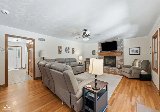 Photo 3 of Single family home for sale at 249 W Roszell Dr, Nineveh, IN 46164 | MLS# 22113096 | Listing updated on 2026-10-06