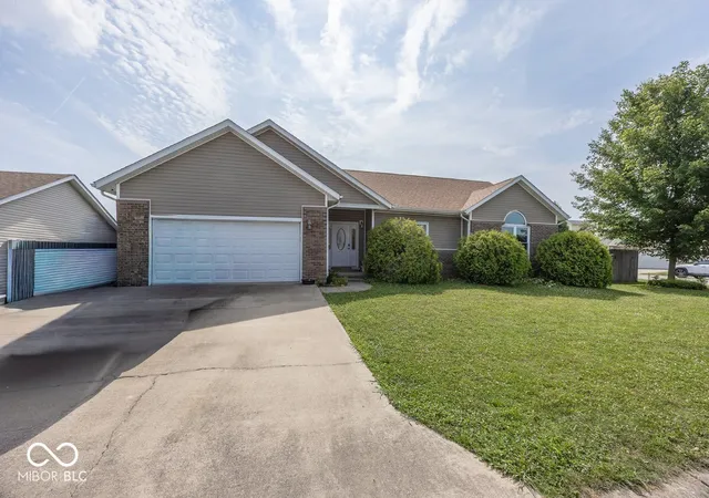 1st image of 1020 S Creek Dr W, Greensburg, IN 47240 | MLS# 22113103