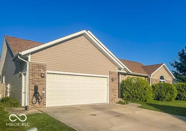 Photo 1 of Sale Pending at 1020 S Creek Dr W, Greensburg, IN 47240 | MLS# 22113103 | Listing updated on 2026-09-24
