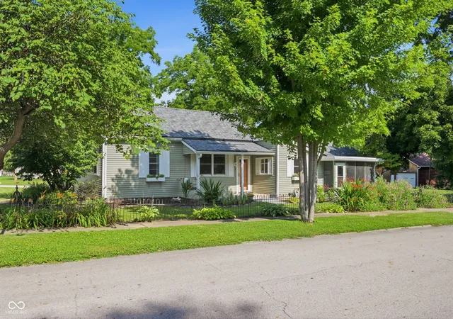1st image of 430 Pearl St, Pendleton, IN 46064 | MLS# 22113105