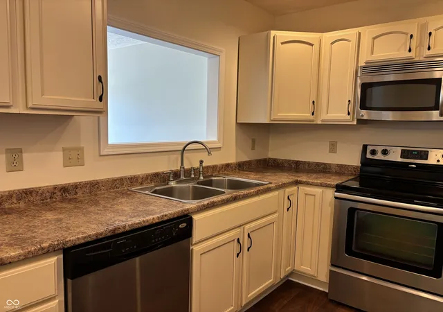 5th image of 1210 Ruby Dr #E-1, Shelbyville, IN 46176 | MLS# 22113120