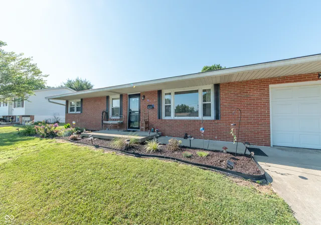 Photo 1 of Single family home for sale at 2727 Orchard Ln, Columbus, IN 47201 | MLS# 22113131 | Listing updated on 2026-07-23