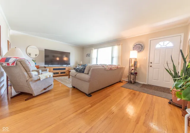 Photo 4 of Single family home for sale at 2727 Orchard Ln, Columbus, IN 47201 | MLS# 22113131 | Listing updated on 2026-07-23