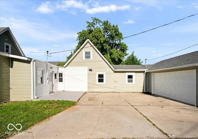 Homes for sale in Elwood, IN | 1322 S E St, Elwood, IN 46036 | MLS# 22113155