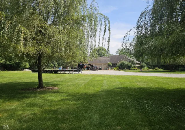 Photo 3 of Sale Pending at 105 W County Rd 900 N, Lizton, IN 46149 | MLS# 22113171 | Listing updated on 2026-07-17