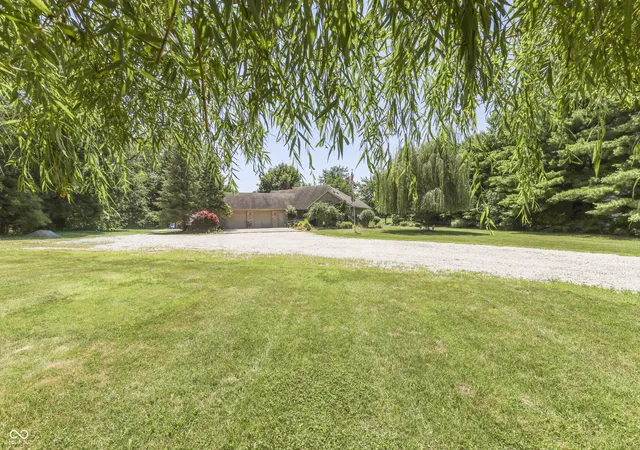 Photo 1 of Sale Pending at 105 W County Rd 900 N, Lizton, IN 46149 | MLS# 22113171 | Listing updated on 2026-07-17