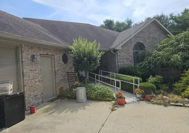 Photo 4 of Sale Pending at 105 W County Rd 900 N, Lizton, IN 46149 | MLS# 22113171 | Listing updated on 2026-07-17