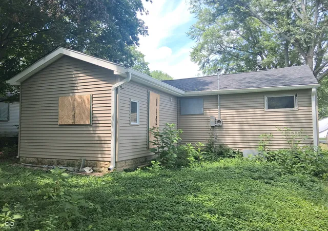 Photo 10 of Single family home for sale at 2318 N Wolfe St, Muncie, IN 47303 | MLS# 22113185 | Listing updated on 2026-08-04