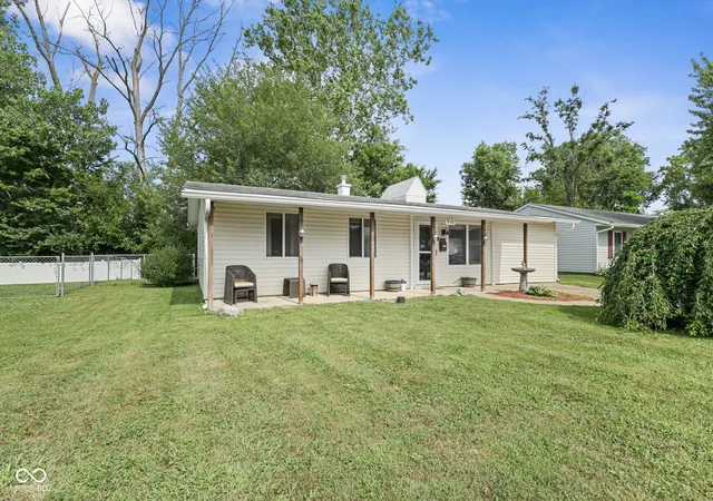 Photo 1 of Single family home for sale at 950 Edgewood Dr, Mooresville, IN 46158 | MLS# 22113189 | Listing updated on 2026-08-20