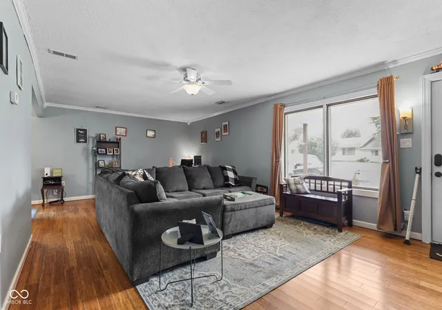Photo 3 of Single family home for sale at 950 Edgewood Dr, Mooresville, IN 46158 | MLS# 22113189 | Listing updated on 2026-08-20