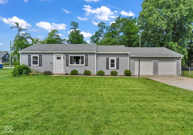 1st image of 840 Oswego Rd, Carmel, IN 46032 | MLS# 22113195