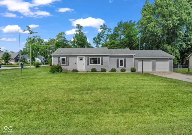 2nd image of 840 Oswego Rd, Carmel, IN 46032 | MLS# 22113195