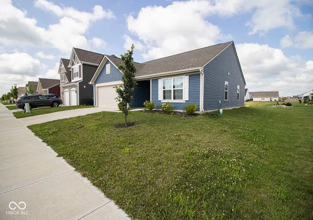 2nd image of 1476 Paper Birch Dr, Sheridan, IN 46069 | MLS# 22113202