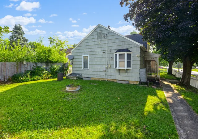 Photo 4 of Single family home for sale at 302 Belmar Ave, Indianapolis, IN 46219 | MLS# 22113222 | Listing updated on 2026-09-25