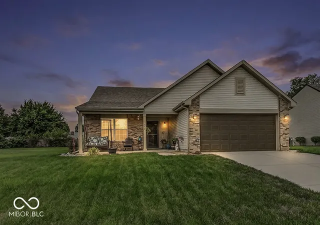 Homes for sale in Greenwood, IN | 672 Grassy Bend Dr, Greenwood, IN 46143 | MLS# 22113226