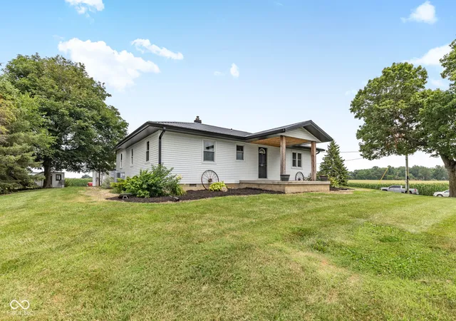 Photo 3 of Sale Pending at 7926 W County Rd 700 S, Colfax, IN 46035 | MLS# 22113259 | Listing updated on 2026-09-12