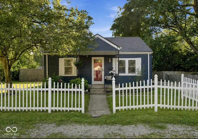 1st image of 119 Bing Blvd, Anderson, IN 46017 | MLS# 22113261