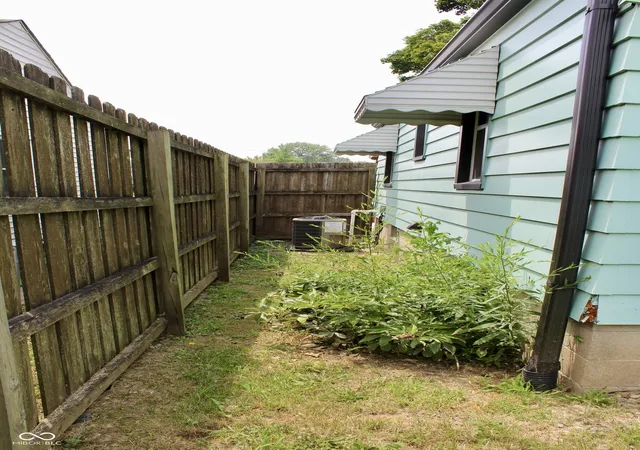 Photo 4 of Single family home for sale at 1709 N Euclid Ave, Indianapolis, IN 46218 | MLS# 22113281 | Listing updated on 2026-07-20