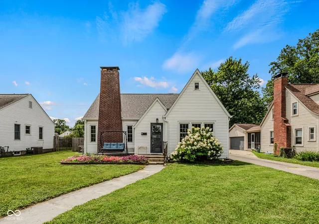 Photo 1 of Single family home for sale at 2106 Union St, Columbus, IN 47201 | MLS# 22113285 | Listing updated on 2026-09-25