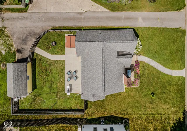 Photo 3 of Single family home for sale at 2106 Union St, Columbus, IN 47201 | MLS# 22113285 | Listing updated on 2026-09-25
