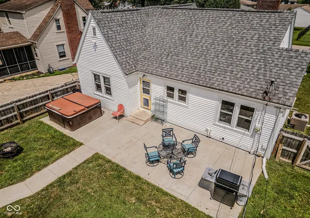 Photo 4 of Single family home for sale at 2106 Union St, Columbus, IN 47201 | MLS# 22113285 | Listing updated on 2026-09-25