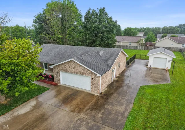2nd image of 4534 Hackberry Dr, Columbus, IN 47201 | MLS# 22113303
